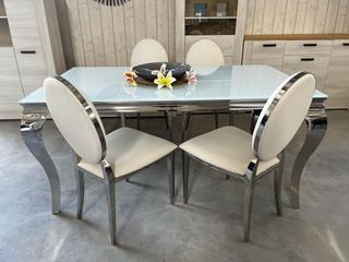 Mesa de comedor cristal y metal plateado