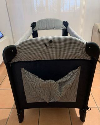 Cuna de viaje con colchón esta en Benidorm
