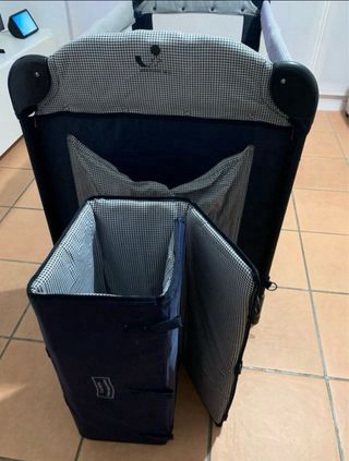 Cuna de viaje con colchón esta en Benidorm
