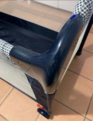 Cuna de viaje con colchón esta en Benidorm