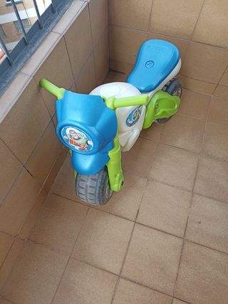 Moto de plástico para niños