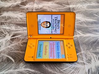 Nintendo DS i XL Giallo