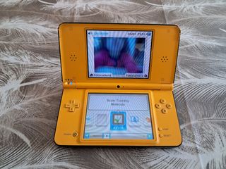 Nintendo DS i XL Giallo