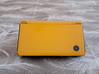 Nintendo DS i XL Giallo