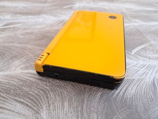 Nintendo DS i XL Giallo