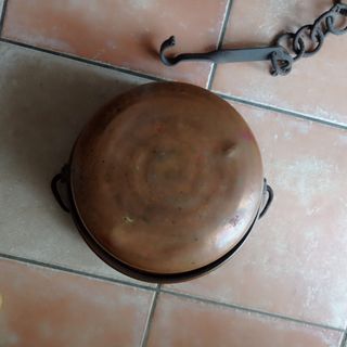 Paiolo antico in rame con gancio da camino