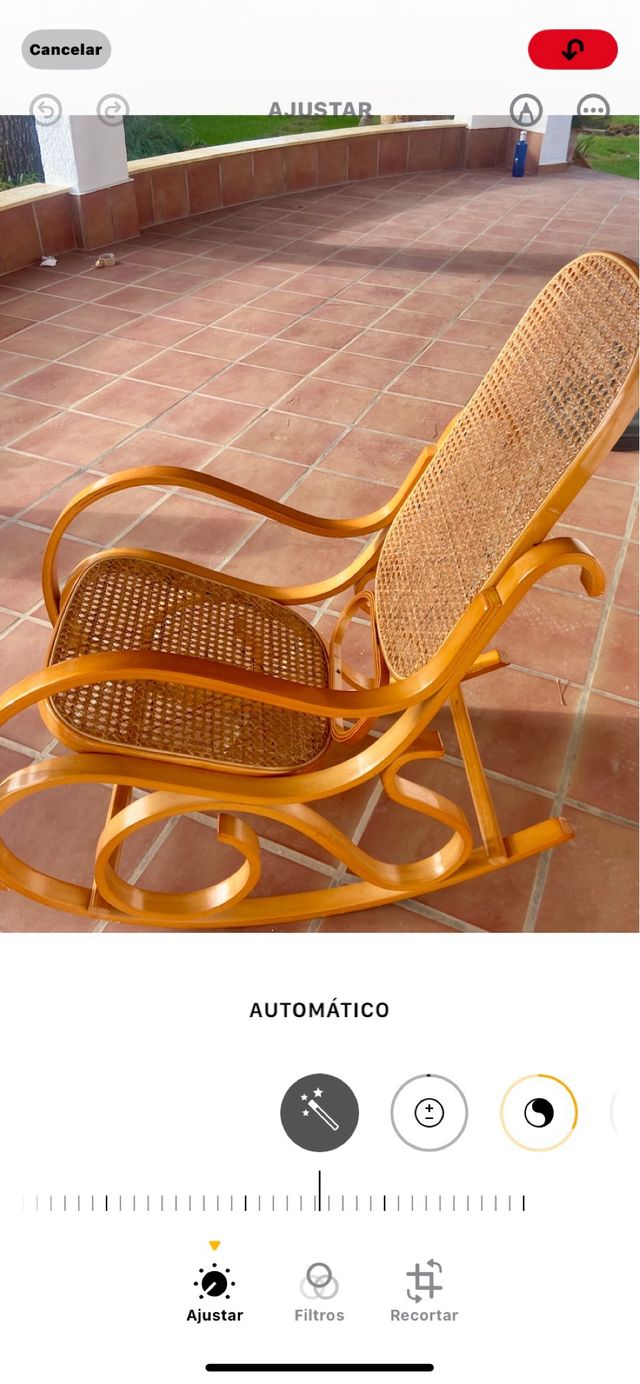 Mecedora de ratán y madera nueva