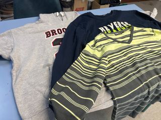 Lote 2 jerseys gris y verde