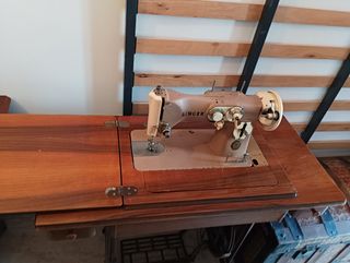 Máquina de coser Singer antigua