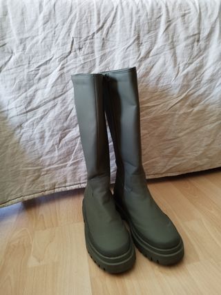 Botas Zara engomadas verde. Talla 38. Están nuevas