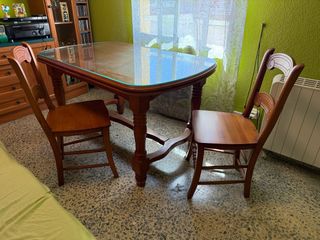 Mesa extensible con cristal y 2 sillas 