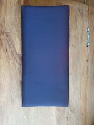 Cartera de mano azul de raso