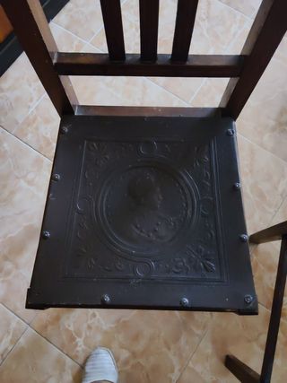4 Sillas de Madera con Asiento de Cuero