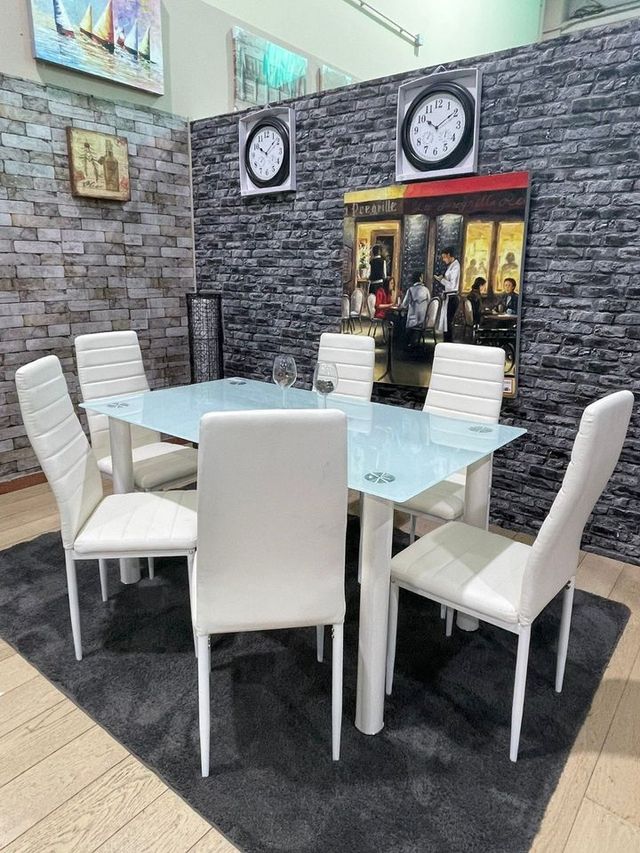 Mesa Cristal Templado + 6 Sillas Negras