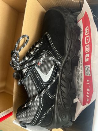 Zapatos de seguridad COFRA rojos