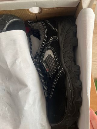 Zapatos de seguridad COFRA rojos