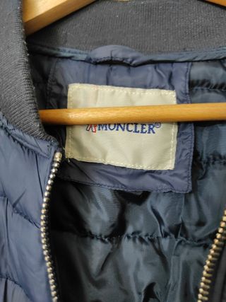 Cazadora azul acolchada