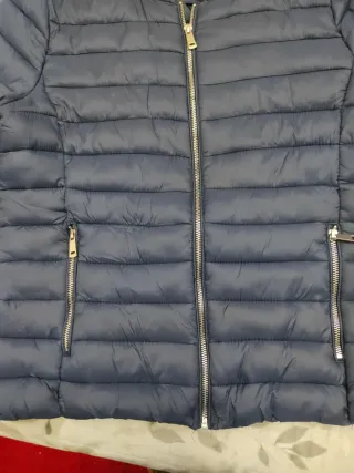 Cazadora azul acolchada