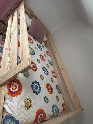 Litera de madera con diseño nordico
