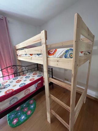 Litera de madera con diseño nordico