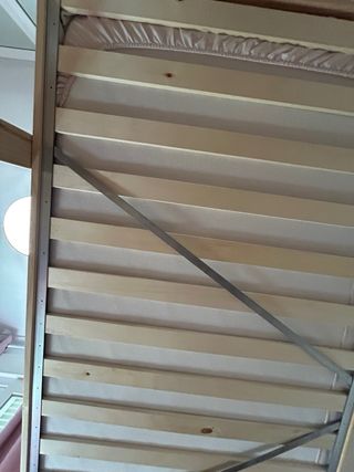 Litera de madera con diseño nordico