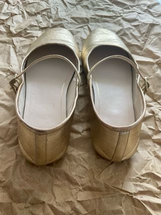 Merceditas doradas Zara Talla 36