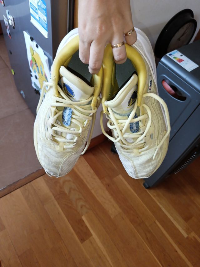 Scarpe sportive gialle