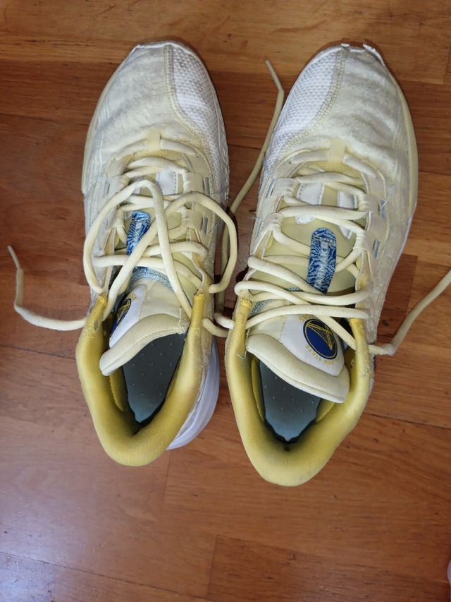 Scarpe sportive gialle