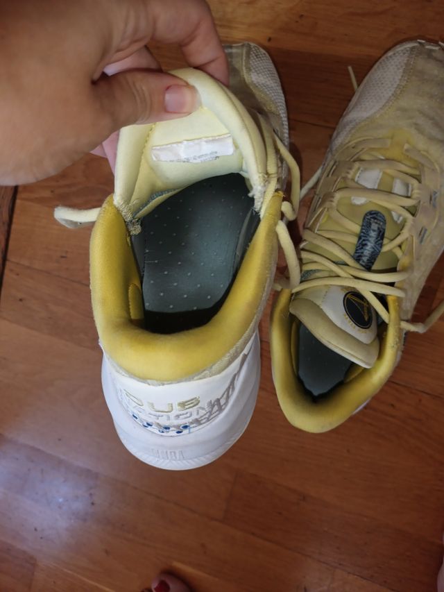 Scarpe sportive gialle