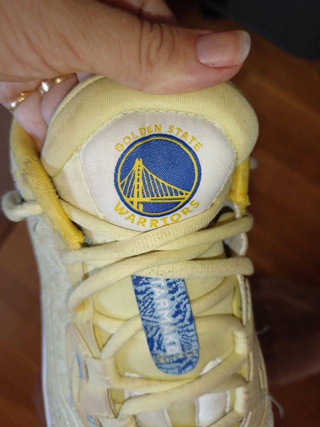 Scarpe sportive gialle