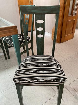 Mesa de comedor con 6 sillas. Extensible