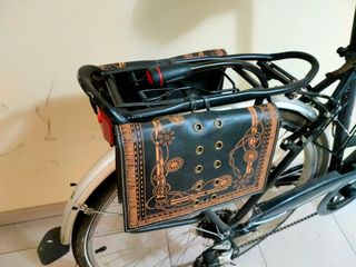 Bicicleta BH con alforjas de cuero