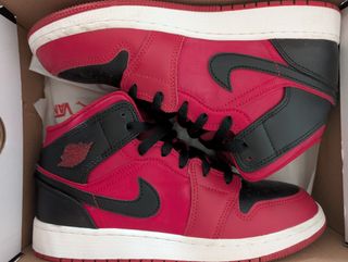 Air Jordan 1 Mid Bred