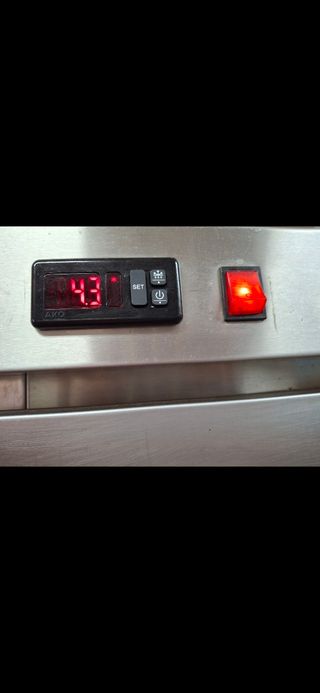 Nevera industrial 4 puertas con compresor nuevo.