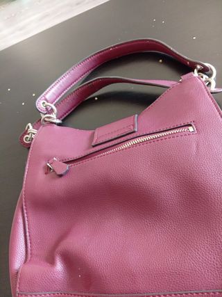 Bolso Guess Morado, costó 150€ mezclado 