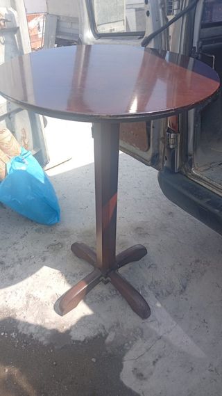 Tavolo da bar in legno