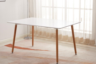 Mesa de comedor blanca de madera