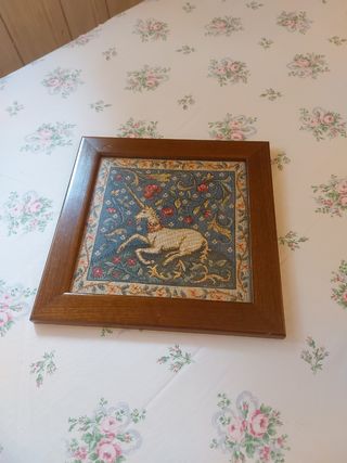 Cuadro de unicornio bordado