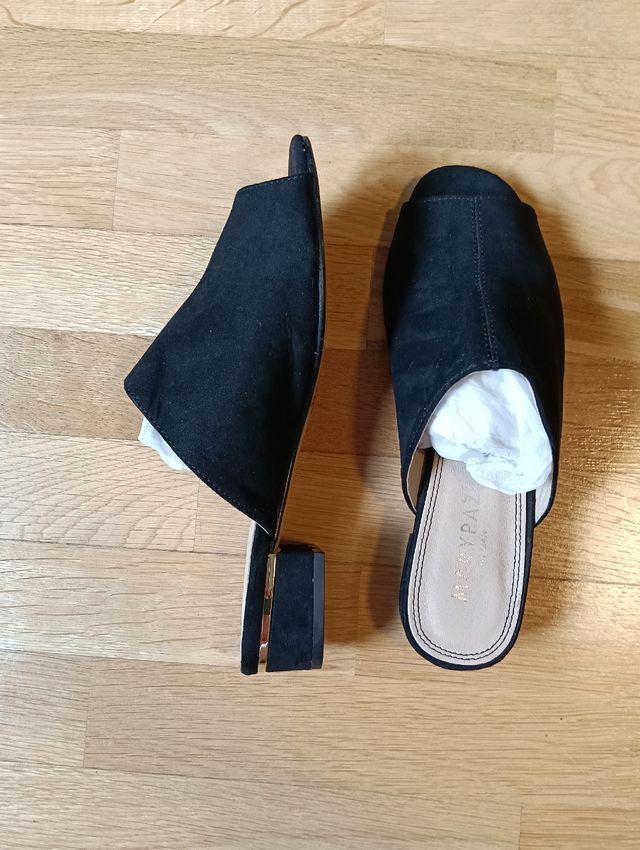 Zapatos de tacón bajo MARYPAZ negros