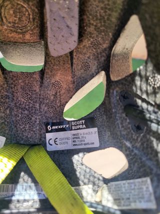 Bicicleta Scott 27.5 Talla S
Casco y Guantes