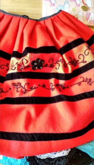 Alquilo traje asturiana (particular)