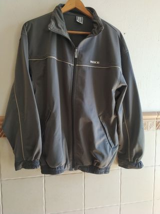 Chaqueta deportiva Nike gris