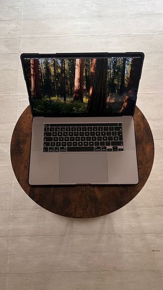 MacBook Pro 16” 2019 i7 + Funda Supcase