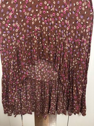 Vestido floral marrón Stradivarius