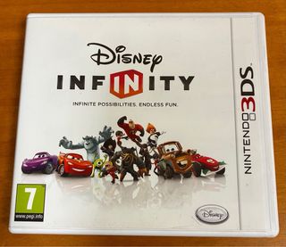 Disney Infinity 3DS con 4 Amiibos en su caja
