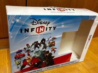 Disney Infinity 3DS con 4 Amiibos en su caja