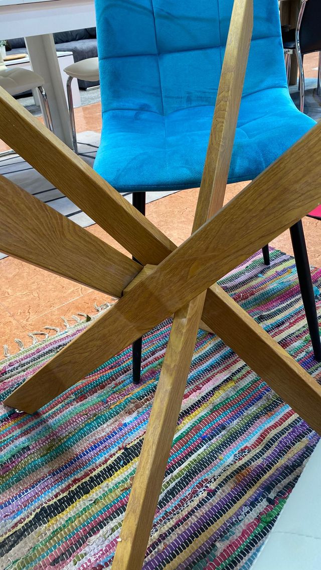 Mesa de cristal y madera