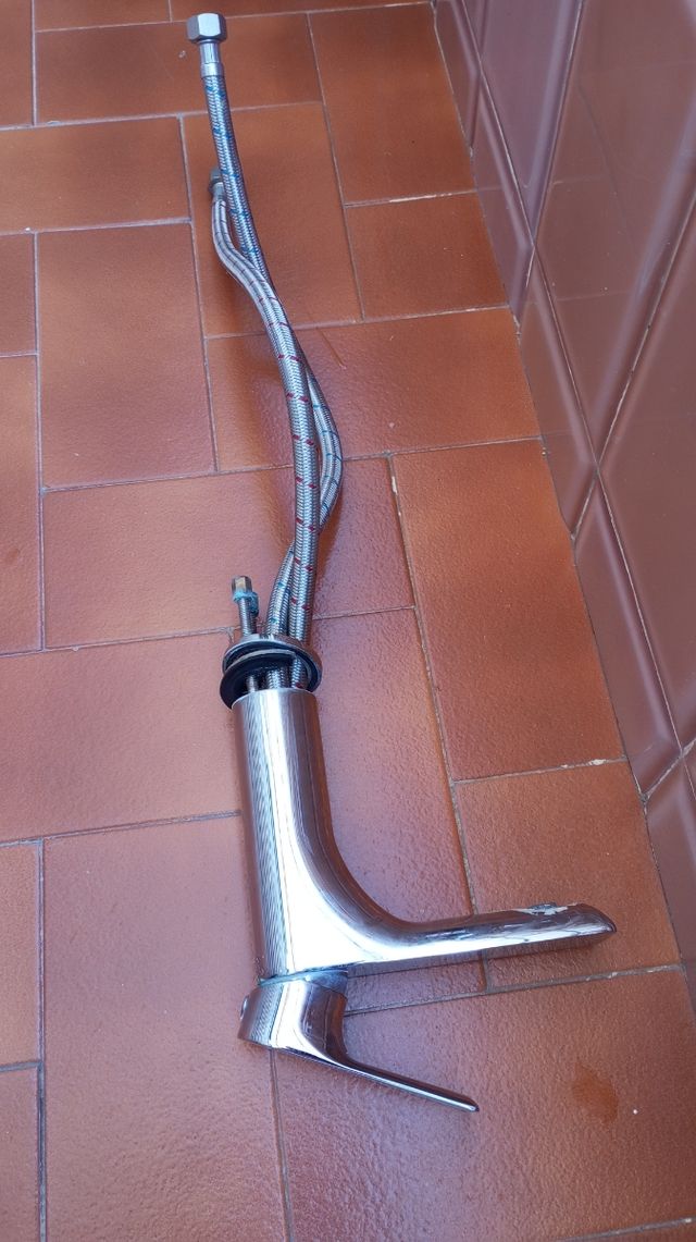 Grifo de Baño Metálico Plateado falta cambia filtr