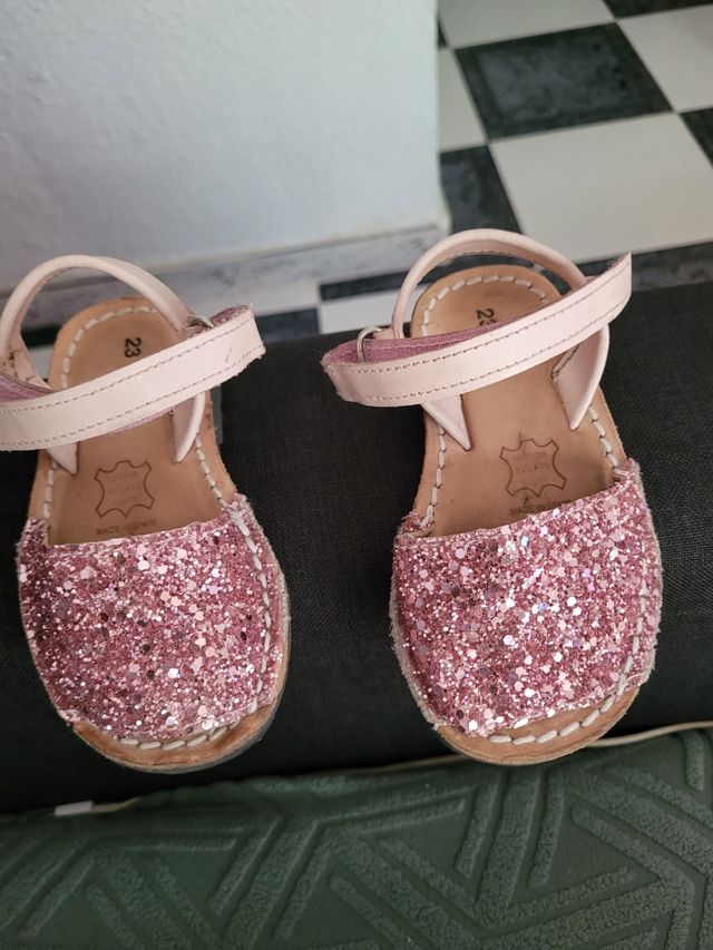 Sandalias rosas brillantes talla 23