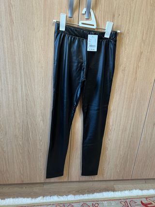 Pantalón de cuero negro